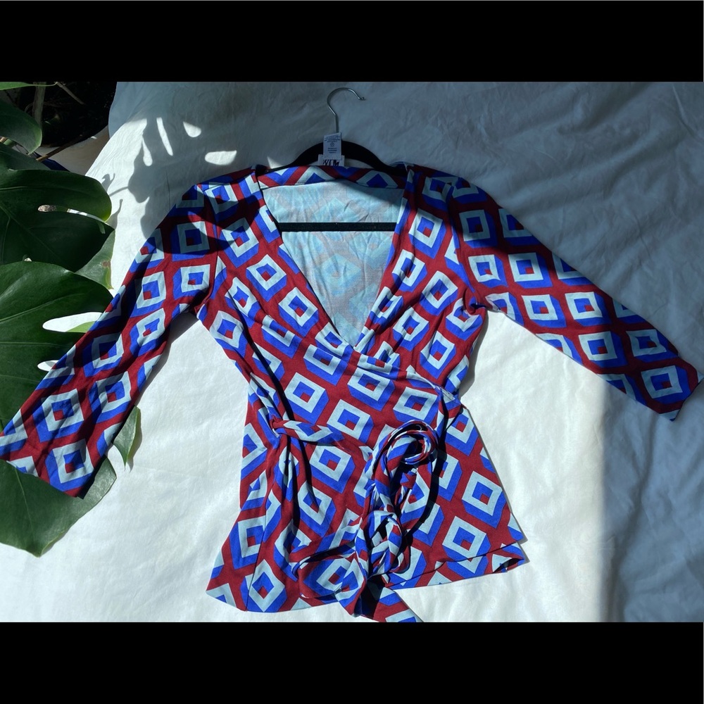 DVF Brittany Wrap Blouse - 100% Silk SZ 2